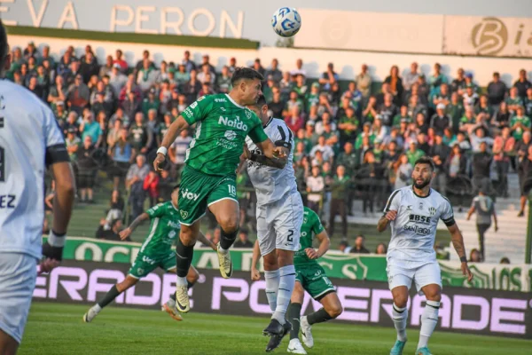 Central Córdoba (SdE) derrotó a Sarmiento en un partidazo y salió de la zona de descenso