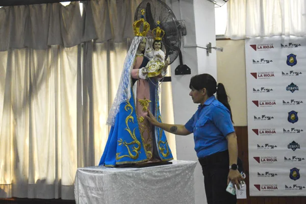 Comenzó este lunes la novena a la Virgen del Rosario en el edificio 2 de abril