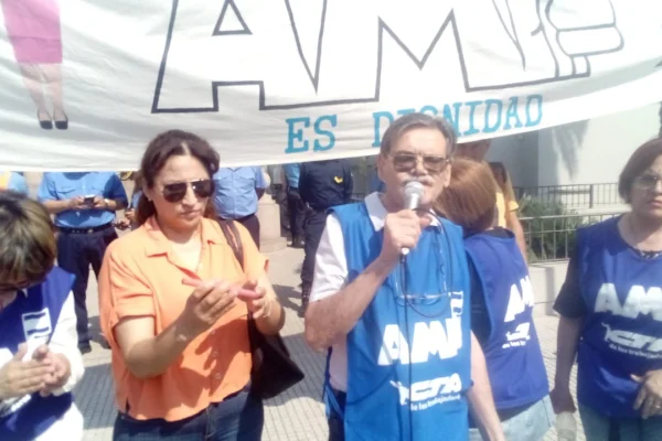 AMP marchó en reclamo por la recomposición salarial