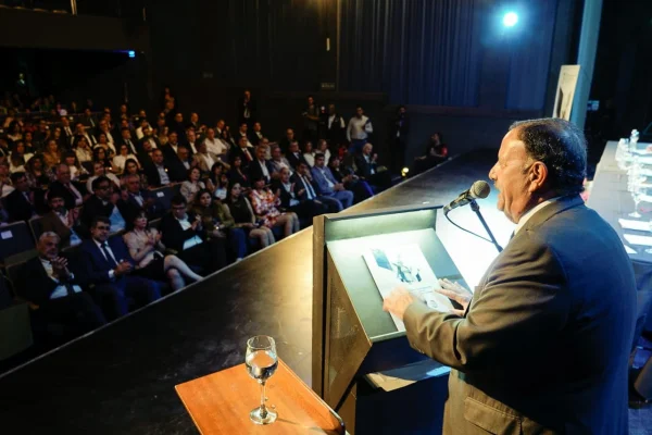 Quintela llamó a profundizar el debate político en Argentina