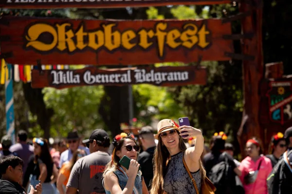 Oktoberfest 2024: grilla de artistas día por día y precios de las entradas