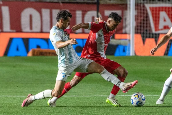 Atlético Tucumán empató contra Argentinos y quedó lejos de la punta