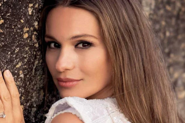 En medio del escándalo, Pampita se va del país y se aleja de Roberto García Moritán