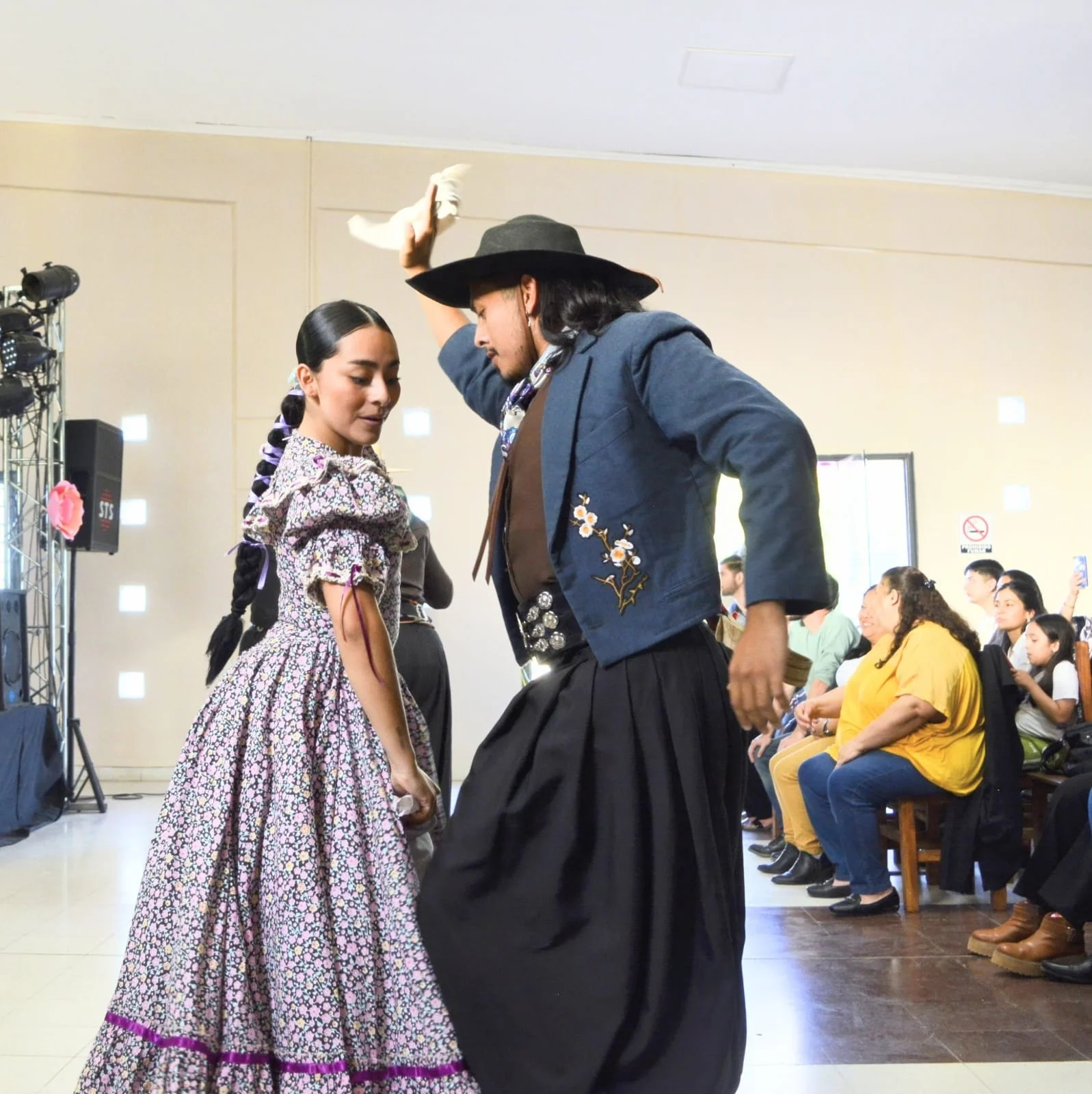 Aportes. También estuvo presente la danza del ballet Pozo de Vargas, mientras que la música en vivo fue protagonizada por Facundo Soria y Pancho Quinteros. Aportes. También estuvo presente la danza del ballet Pozo de Vargas, mientras que la música en vivo fue protagonizada por Facundo Soria y Pancho Quinteros.