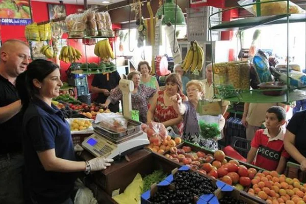 Empleados de comercio acordaron aumento de 8%: el sueldo básico será de $926 mil