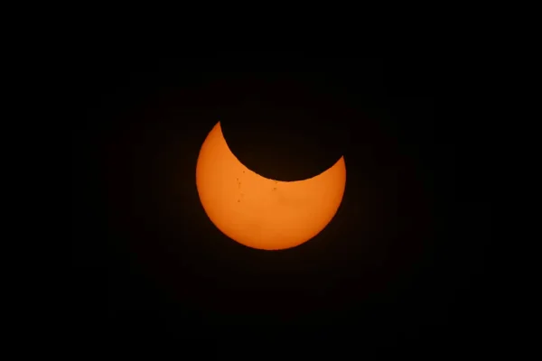 Eclipse solar anular: comenzó la fase final del eclipse tras el asombroso anillo de fuego