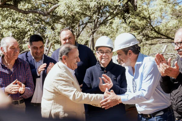 Inauguran línea de electrificación rural en el paraje Tasquín