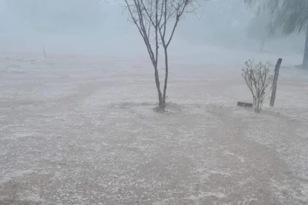 Desde el COE piden precaución por caída de granizo y bancos de niebla