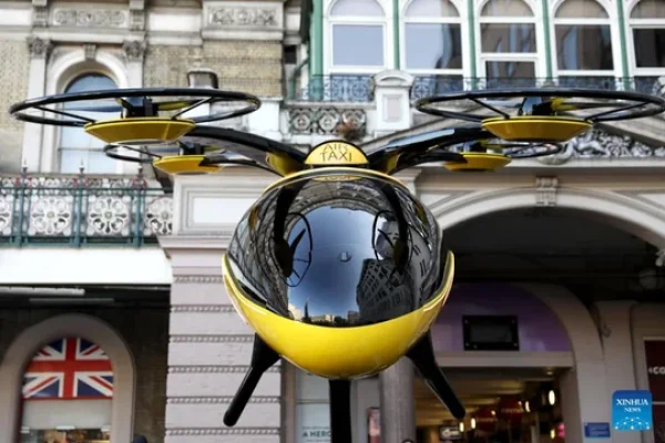 Prototipo de un taxi volador en exhibición en Londres