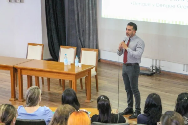 Se desarrolló capacitación sobre dengue para personal de escuelas capitalinas