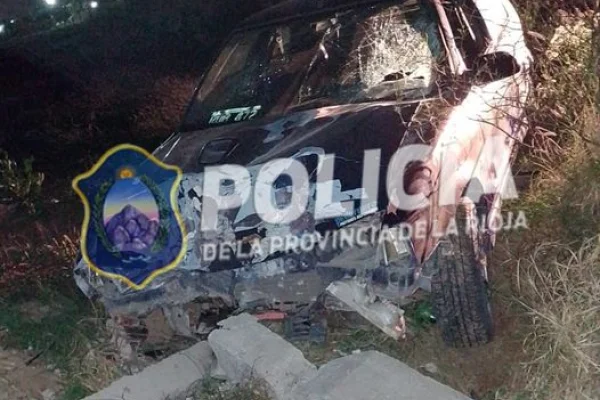 Volcó en su auto, salió ileso y se fue caminando a su casa