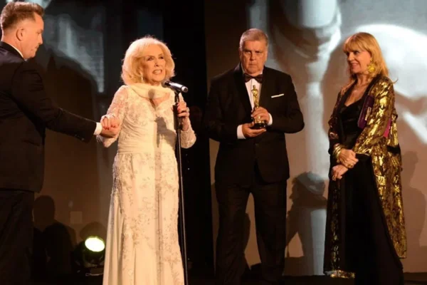 Mirtha Legrand recibió el Martín Fierro de Brillante: 