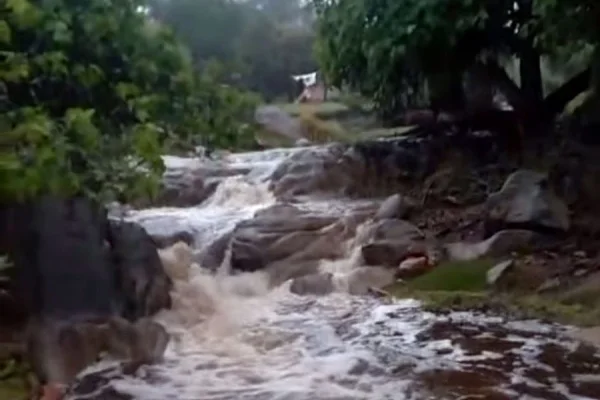 Las lluvias hicieron crecer los ríos en Sierra de los Quinteros