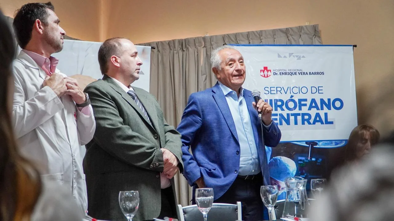 Hecho. El Ministro de Salud, Juan Carlos Vergara, dejó inauguradas las jornadas de capacitación en Hernioplastia Inguinal en el Hospital Vera Barros Hecho. El Ministro de Salud, Juan Carlos Vergara, dejó inauguradas las jornadas de capacitación en Hernioplastia Inguinal en el Hospital Vera Barros