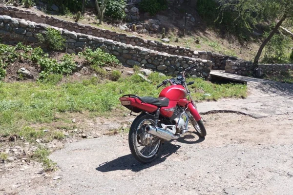 Iban en moto y sin casco: dos mujeres terminaron en el hospital