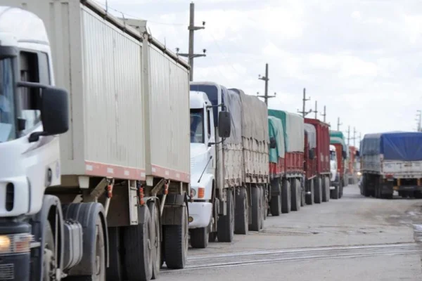 Camioneros de La Rioja adhirió al paro nacional del transporte con paralización en la ruta hacía Chilecito