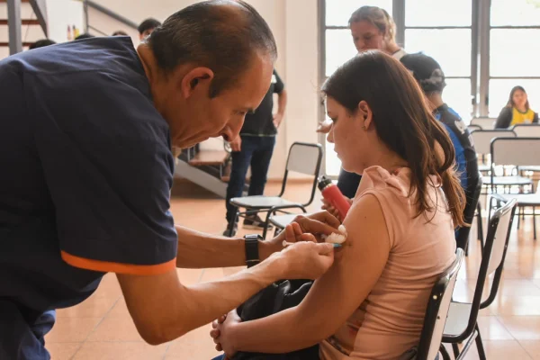 Salud inicia la aplicación de la segunda dosis de la vacuna contra el dengue en La Rioja