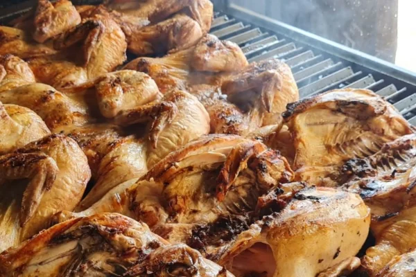 Locales de venta de pollos asados tienen nueva normativa