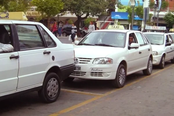 Piden aumento del 30% en la tarifa de taxis y remises