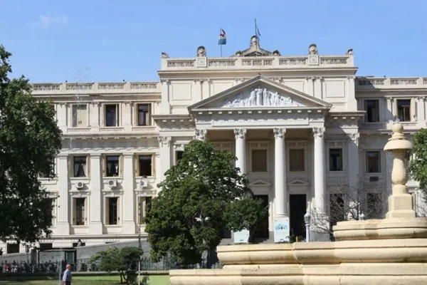 Murió una abogada tras desvanecerse y caer por las escaleras de los tribunales en Córdoba