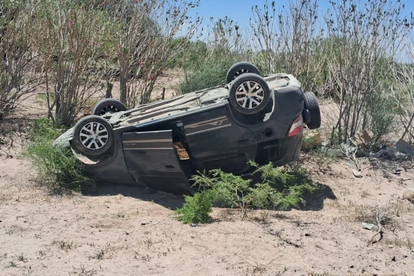 Una mujer resultó herida en un espectacular vuelco