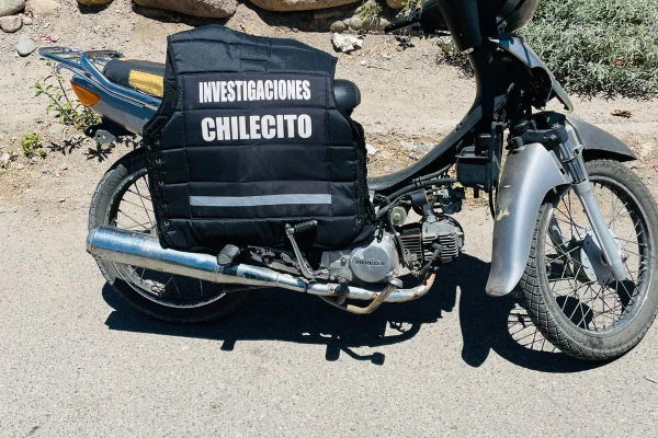 Robaron una motocicleta, la ocultaron en una casa y la policia la secuestró