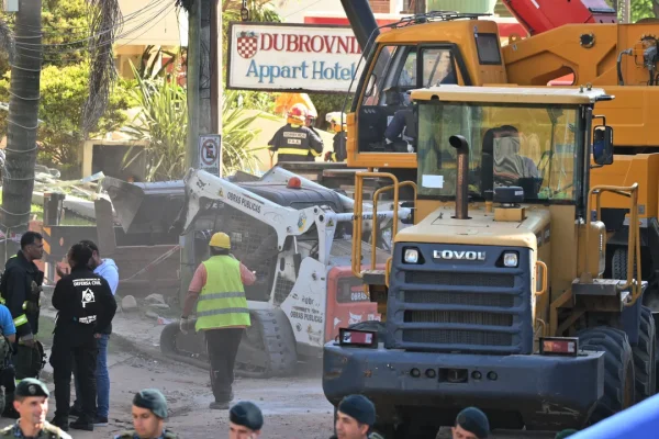 A un mes del derrumbe en Villa Gesell realizan una marcha