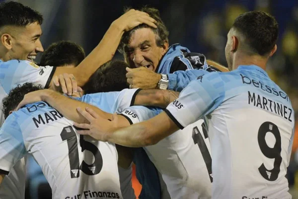 Racing venció a Central de visitante y sueña con el doblete