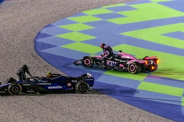 Colapinto fue chocado en la primera curva del Gran Premio de Qatar y terminó su participación en la carrera