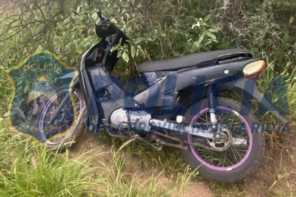 Robaron una motocicleta y la abandonaron en un campo