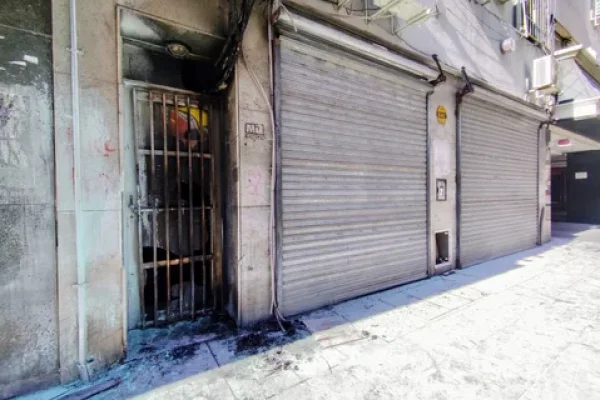 Temor en Rosario: arrojaron una bomba molotov en la puerta de la Secretaría de Niñez