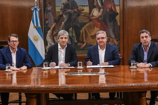 El Gobierno firmó convenios con tres gobernadores peronistas y uno del PRO para regularizar deudas