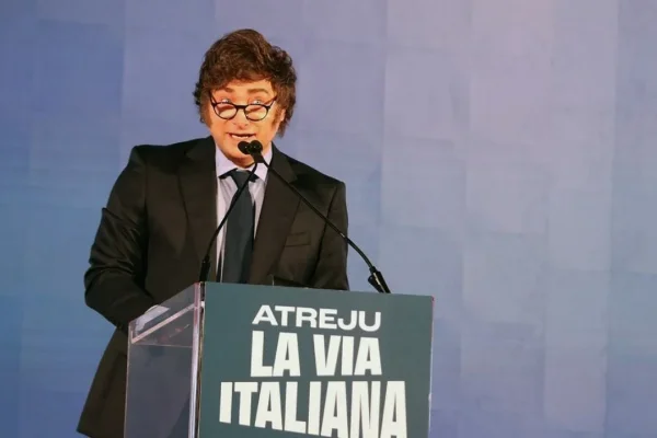 La izquierda italiana critica la ciudadanía para Milei