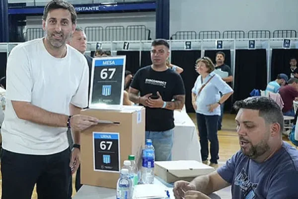 El mensaje de Milito tras votar en Racing: “Es un día histórico para el club”