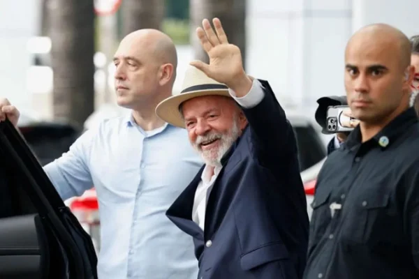 Lula da Silva recibió el alta tras cirugía por una hemorragia cerebral: qué dijo