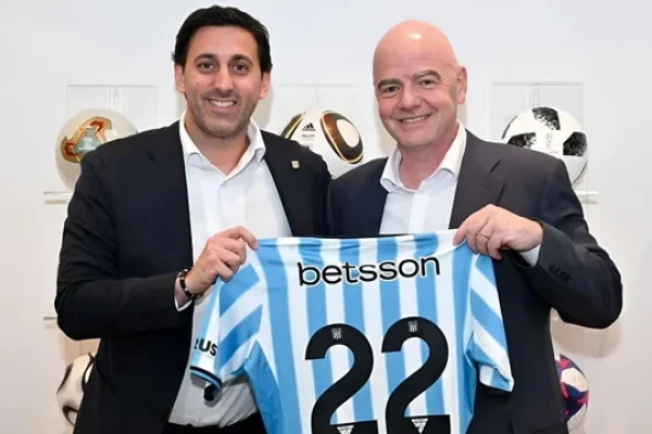 “Te deseo lo mejor”: el mensaje del presidente de la FIFA a Diego Milito por ganar las elecciones en Racing