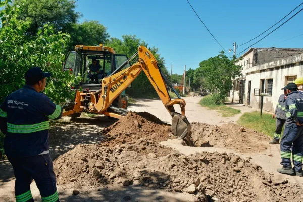 Operativo de emergencia para mejorar la distribución de agua en los barrios más afectados