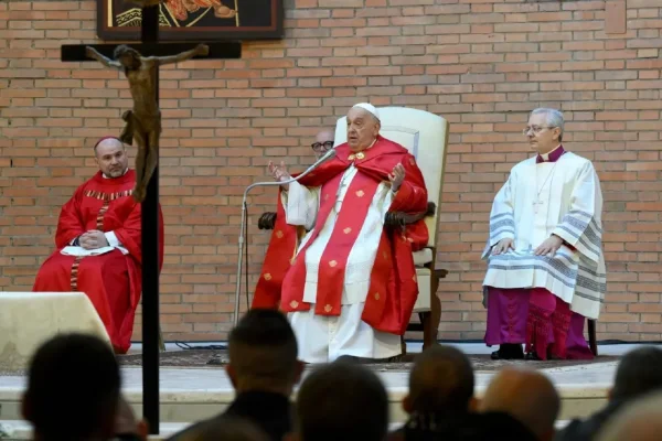 Jubileo: el papa Francisco abrió una Puerta Santa en una cárcel de Roma