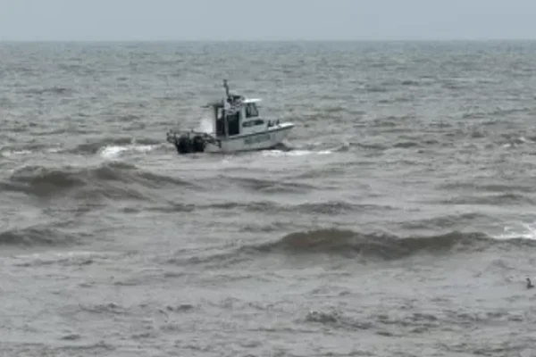 Sigue la búsqueda del argentino que desapareció tras meterse al mar en Punta del Este