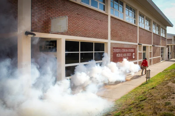 Desinfectan y fumigan en instalaciones de la UNLaR