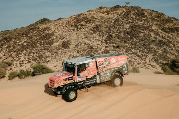 Dakar: Loprais ganó en Camiones y le descontó a Macik