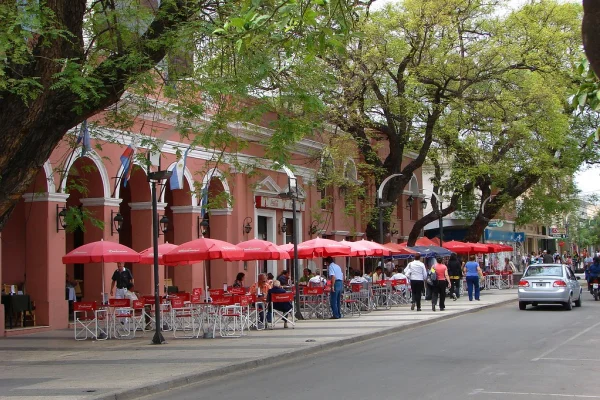 Sábado con cielo nublado en la Capital