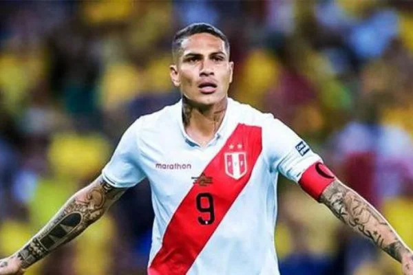 Paolo Guerrero anunció su retiro de la selección de Perú