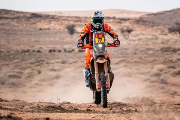 Rally Dakar: Benavides ganó la quinta etapa en motos y se acerca al líder de la general