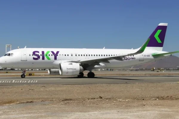 La aerolínea Sky Airline conectará nuevas rutas entre Buenos Aires y ciudades de Brasil y Uruguay