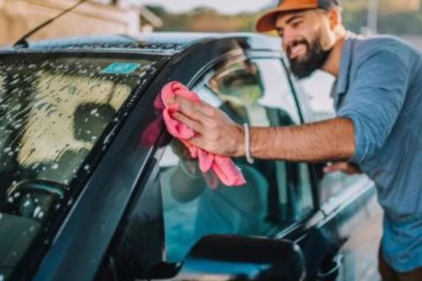 La ANMAT prohibió la venta de productos de limpieza para autos sin registro sanitario