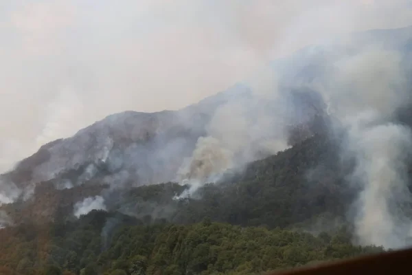 El incendio en el Parque Nacional Nahuel Huapi no da tregua y ya se consumieron más de 3.500 hectáreas