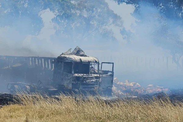 Un muerto y dos heridos tras choque e incendio de camiones en Córdoba