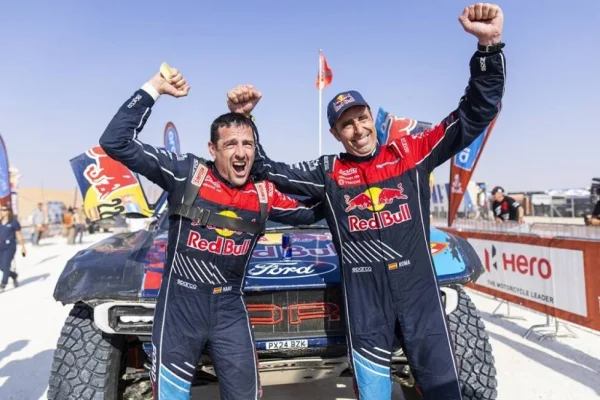 Nani Roma ganó una etapa en el Dakar y le dio el primer triunfo a Ford