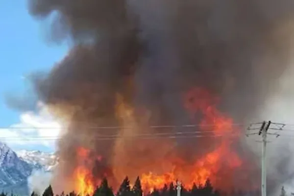 Feroz incendio en Epuyén: se consumieron más de 2 mil hectáreas y debieron evacuar 200 viviendas